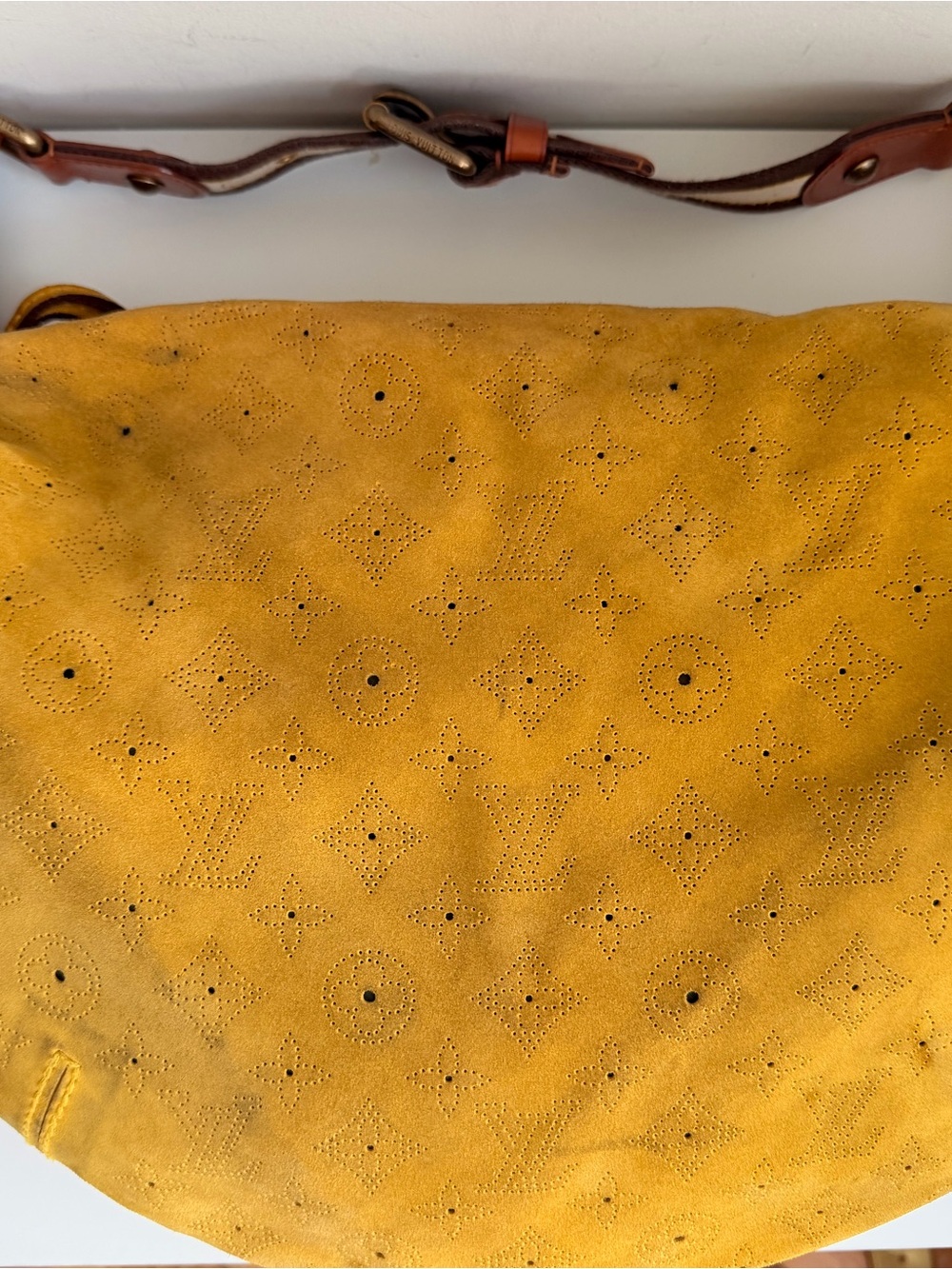 Authentic Louis Vuitton Mahina Onata Hobo Shoulder Bag - Picture 7 of 16